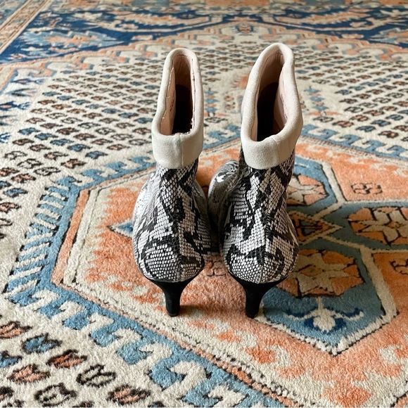 42 Gold Snake Ojai Cuff Heeled Ankle Bootie Embossed Snake Leather - Picture 9 of 11